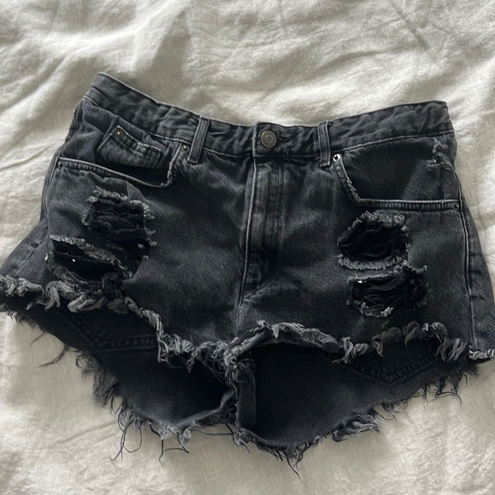 H&M distressed shorts